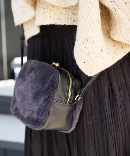 Actually（アクチュアリー）の「ショルダーバッグ キューブファー（ショルダーバッグ・レディース・ブラック/グレー/アイボリー・フリー）」の6枚目の写真