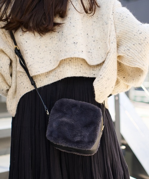 Actually（アクチュアリー）の「ショルダーバッグ キューブファー（ショルダーバッグ・レディース・ブラック/グレー/アイボリー・フリー）」の5枚目の写真