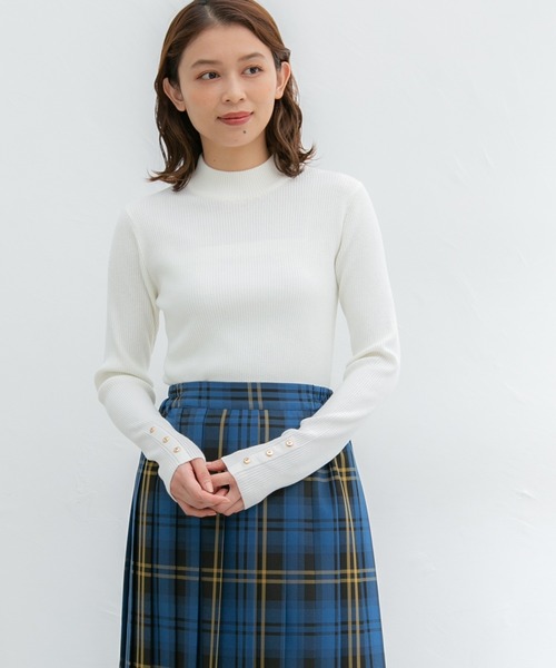 Honeys（ハニーズ）の「抗菌リブハイネックニット（ニット/セーター・レディース・グリーン/ブラック×ホワイト/アイボリー/ホワイト×ブラック/ブラック/オレンジ系その他・S/M/L/LL）」の2枚目の写真