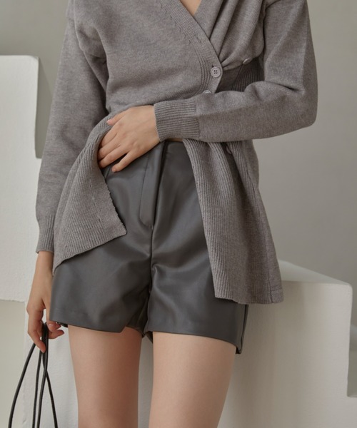 ACYM（アシーム）の「Fit eco leather short パンツ（その他パンツ・レディース・ブラック/グレー・FREE）」の6枚目の写真