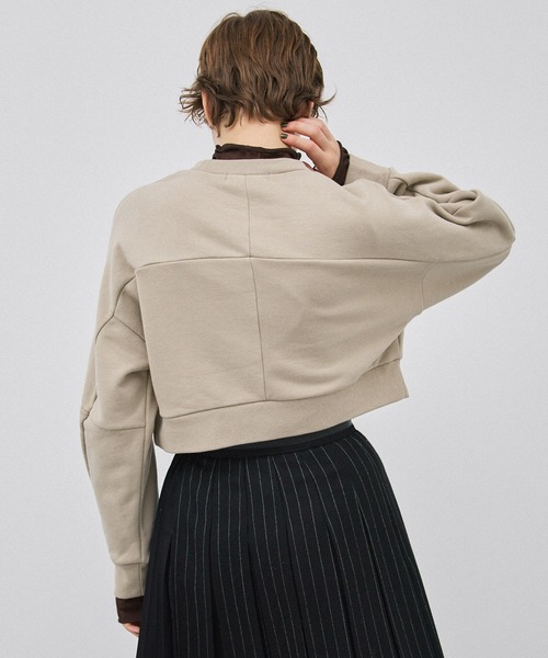 PUBLIC TOKYO（パブリックトウキョウ）の「ショルダースリットショートスウェット（スウェット・レディース・アイボリー/ブラック/ベージュ/ライム・FREE）」の9枚目の写真