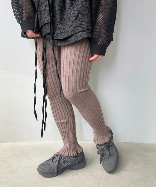 SANSeLF(サンセルフ)の「リブフレアニットレギンス【SANSeLF】sanw22a087(レギンス/スパッツ・レディース・ブラック/グリーン/ブラウン/パープル/グレー/アイボリー/ピンク・FREE)」の8枚目の写真
