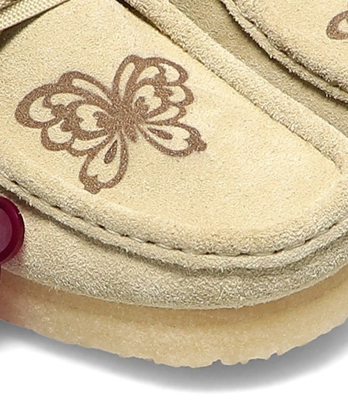 ANNA SUI(アナスイ)の「Clarks Wmns Wallabee ANNA SUI atmos(WOMENS)(ブーツ・レディース・ベージュ・UK3.5/UK4/UK5/UK5.5/UK6/UK3)」の8枚目の写真