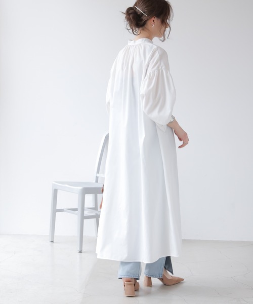 frames RAY CASSIN(フレームスレイカズン)の「WEB限定 ボリュームスリーブバンドカラーワンピース(シャツワンピース・レディース・オフホワイト/レッド/ブラック・FREE)」の17枚目の写真