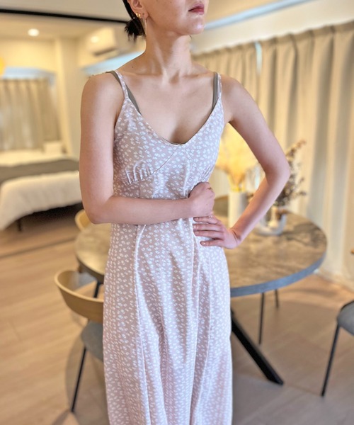 Jewelobe(ジュエローブ)の「スモールモノフラワーマキシキャミワンピース(ワンピース・レディース・ブラック/ベージュ/グリーン・FREE)」の9枚目の写真