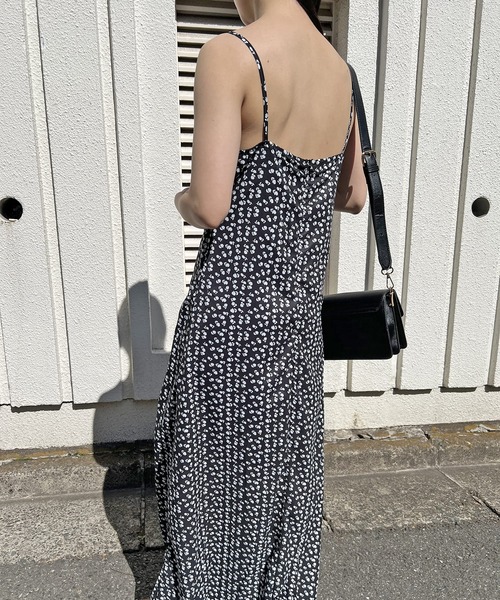 Jewelobe(ジュエローブ)の「スモールモノフラワーマキシキャミワンピース(ワンピース・レディース・ブラック/ベージュ/グリーン・FREE)」の13枚目の写真