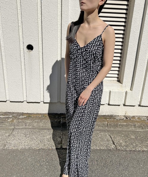 Jewelobe(ジュエローブ)の「スモールモノフラワーマキシキャミワンピース(ワンピース・レディース・ブラック/ベージュ/グリーン・FREE)」の16枚目の写真