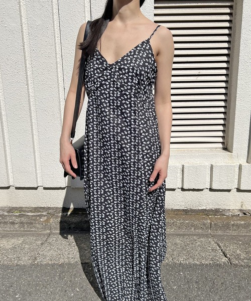 Jewelobe(ジュエローブ)の「スモールモノフラワーマキシキャミワンピース(ワンピース・レディース・ブラック/ベージュ/グリーン・FREE)」の7枚目の写真