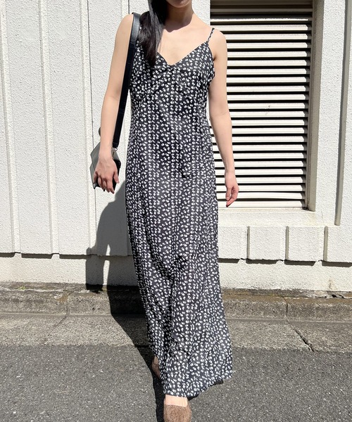 Jewelobe(ジュエローブ)の「スモールモノフラワーマキシキャミワンピース(ワンピース・レディース・ブラック/ベージュ/グリーン・FREE)」の22枚目の写真