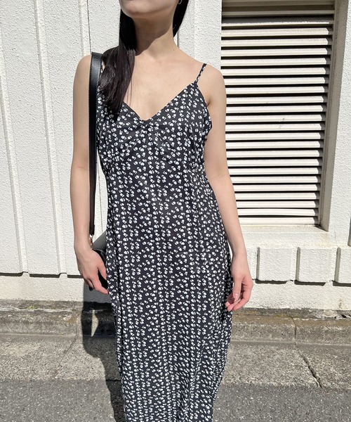 Jewelobe(ジュエローブ)の「スモールモノフラワーマキシキャミワンピース(ワンピース・レディース・ブラック/ベージュ/グリーン・FREE)」の11枚目の写真