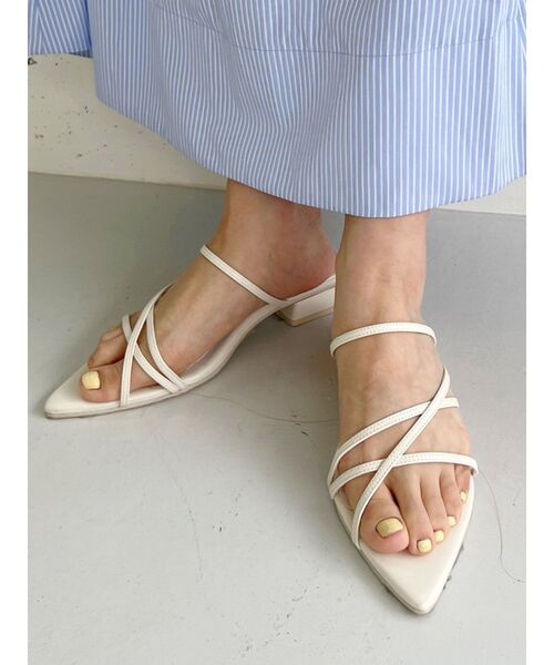 MERCURYDUO（マーキュリーデュオ）の「ナローストラップポイントトゥサンダル（サンダル・レディース・オフホワイト/ラベンダー/ブラック・36/38）」の2枚目の写真