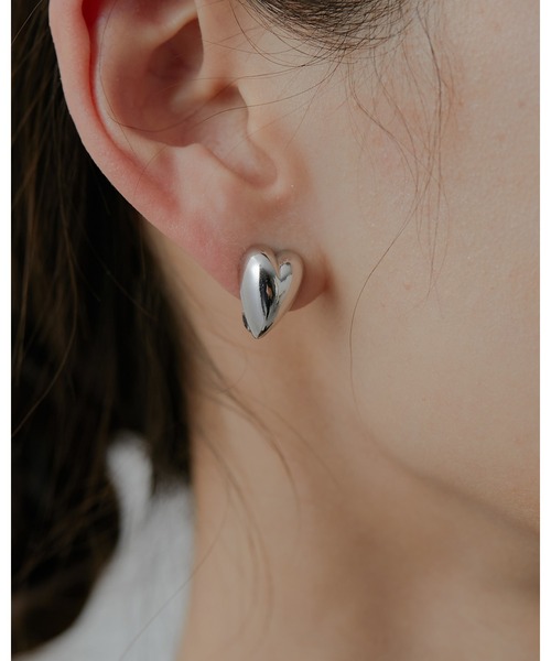 ear PAPILLONNER(イアパピヨネ)の「《WEB限定》ハート型クリップイヤリング(イヤリング・レディース・シルバー/ゴールド・FREE)」の4枚目の写真