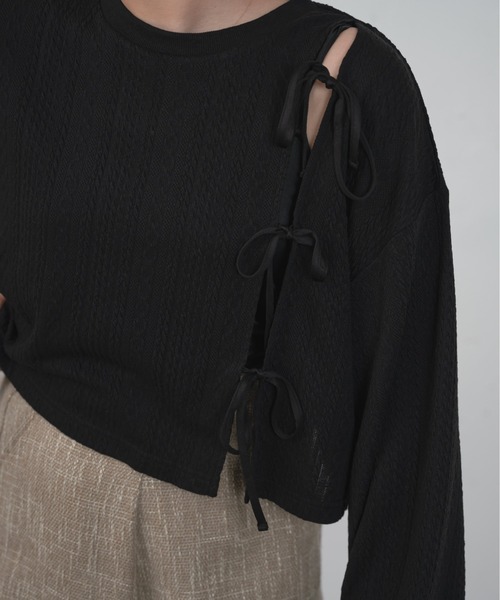 Ambre Ciel(アンブルシエル)の「スリットリボンプルオーバー/【WEB/EC限定商品】(Tシャツ/カットソー・レディース・ブラック/アイボリー/ベージュ・FREE)」の14枚目の写真