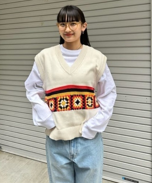 RODEO CROWNS WIDE BOWL（ロデオクラウンズワイドボウル）の「クロシェモチーフニットベスト（ベスト・レディース・グリーン系その他/ホワイト系その他/ブルー系その他3・FREE）」の16枚目の写真