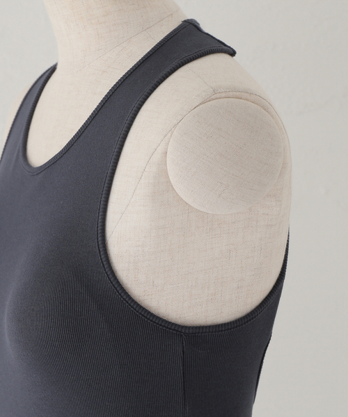 journal standard L'essage（ジャーナルスタンダードレサージュ）の「バッククロスカップツキタンク（タンクトップ・レディース・ホワイト/チャコールグレー・FREE）」の11枚目の写真