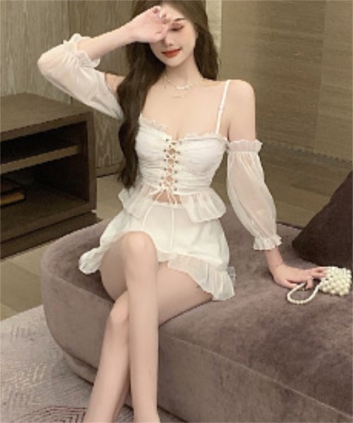 Ritzy（リッツィー）の「オフショルダー ロングパフスリーブ レースアップスカートビキニ 水着（水着・レディース・ブラック/ホワイト・FREE）」の9枚目の写真