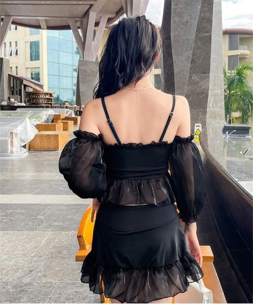 Ritzy（リッツィー）の「オフショルダー ロングパフスリーブ レースアップスカートビキニ 水着（水着・レディース・ブラック/ホワイト・FREE）」の17枚目の写真