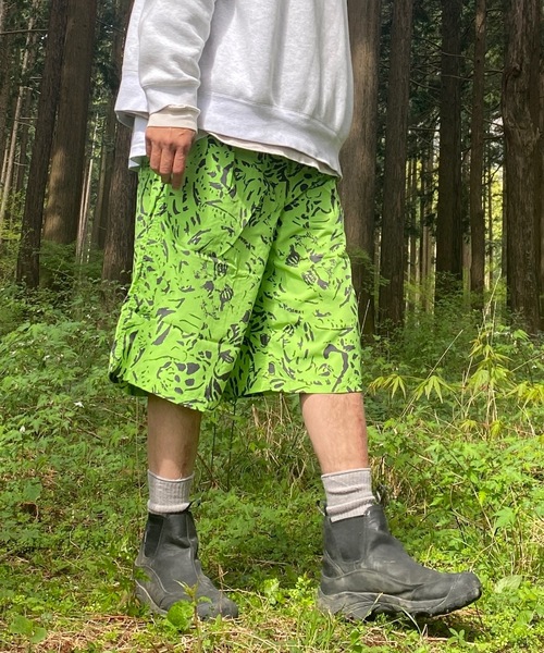 AlexanderLeeChang(アレキサンダーリーチャン)の「NYANCAMO TRACK JAM(その他パンツ・メンズ・ブラック/ライム・2/3)」の2枚目の写真