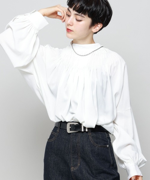 PAGEBOY（ページボーイ）の「オープンショルダーピンタックブラウス（シャツ/ブラウス・レディース・オフホワイト/ブラック/チャコールグレー・FREE）」の6枚目の写真