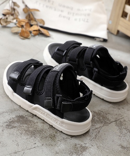 aimoha(アイモハ)の「ベルクロスポーツサンダル ストラップあり (SS)(サンダル・レディース・ピンク/ホワイト系その他/オフホワイト/レッド/ブラック系その他/ブラック・24.5cm/25.0cm/24.0cm/23.5cm/23.0cm/22.5cm)」の3枚目の写真