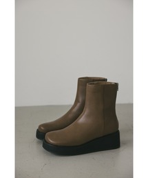 プラットフォームミドルブーツ