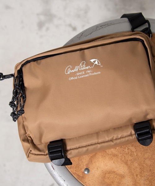 Arnold Palmer（アーノルドパーマー）の「ナイロン ツイル コンパクト シェア ショルダーバッグ（ショルダーバッグ・レディース・ブラック/ネイビー/ベージュ・F）」の15枚目の写真