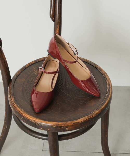 SENSE OF PLACE by URBAN RESEARCH(センスオブプレイスバイアーバンリサーチ)の「ポインテッドストラップシューズ(パンプス・レディース・バーガンディー/ブラック/シルバー・SMALL/MEDIUM/LARGE)」の1枚目の写真