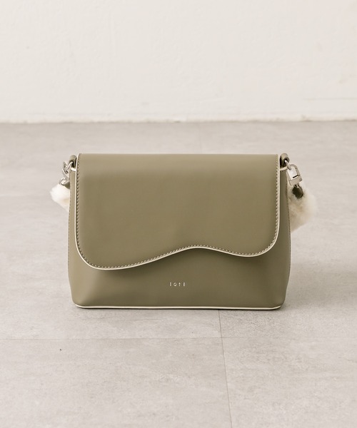 loti（ロティ）の「loti ビーンズフラップショルダー（ショルダーバッグ・レディース・ブラック/ベージュ/グリーン・ONE SIZE）」の6枚目の写真