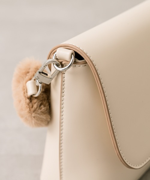 loti（ロティ）の「loti ビーンズフラップショルダー（ショルダーバッグ・レディース・ブラック/ベージュ/グリーン・ONE SIZE）」の10枚目の写真