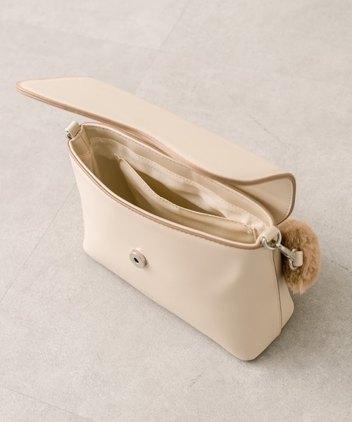 loti（ロティ）の「loti ビーンズフラップショルダー（ショルダーバッグ・レディース・ブラック/ベージュ/グリーン・ONE SIZE）」の14枚目の写真