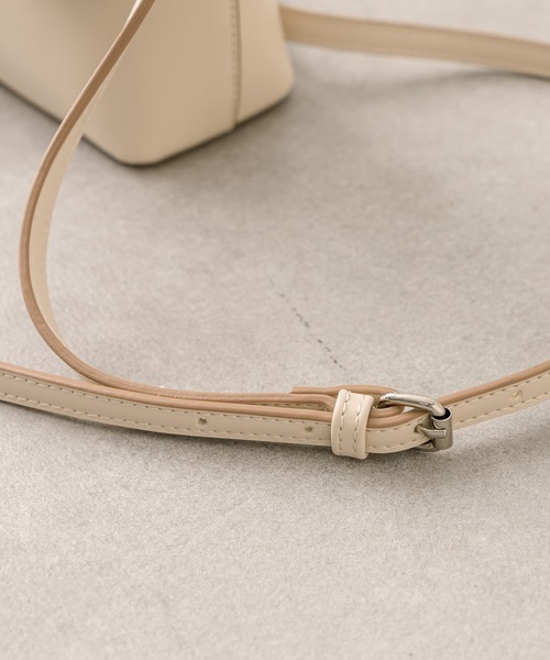 loti（ロティ）の「loti ビーンズフラップショルダー（ショルダーバッグ・レディース・ブラック/ベージュ/グリーン・ONE SIZE）」の16枚目の写真