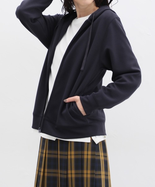 Honeys(ハニーズ)の「きれいめジップパーカー(パーカー・レディース・ブラック/ブラウン系その他/イエロー/グレー/スミクロ/ベージュ/ネイビー/グリーン/ピンク系その他・LL/3L/M/L/S)」の7枚目の写真