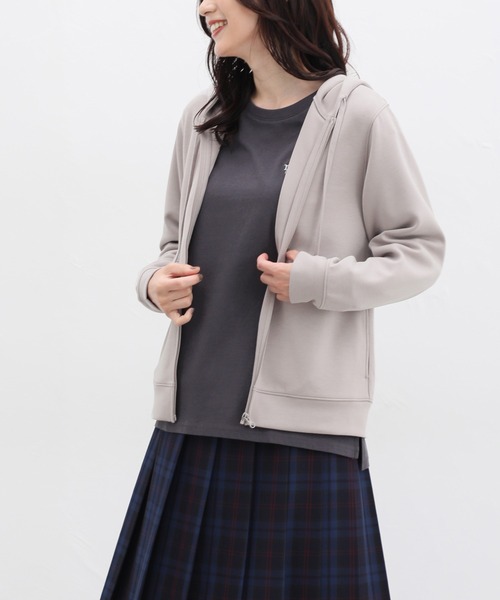 Honeys(ハニーズ)の「きれいめジップパーカー(パーカー・レディース・ブラック/ブラウン系その他/イエロー/グレー/スミクロ/ベージュ/ネイビー/グリーン/ピンク系その他・LL/3L/M/L/S)」の3枚目の写真