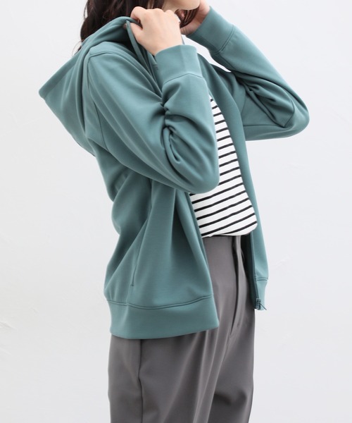 Honeys(ハニーズ)の「きれいめジップパーカー(パーカー・レディース・ブラック/ブラウン系その他/イエロー/グレー/スミクロ/ベージュ/ネイビー/グリーン/ピンク系その他・LL/3L/M/L/S)」の6枚目の写真