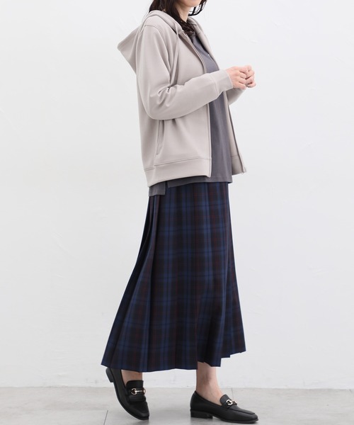 Honeys(ハニーズ)の「きれいめジップパーカー(パーカー・レディース・ブラック/ブラウン系その他/イエロー/グレー/スミクロ/ベージュ/ネイビー/グリーン/ピンク系その他・LL/3L/M/L/S)」の10枚目の写真