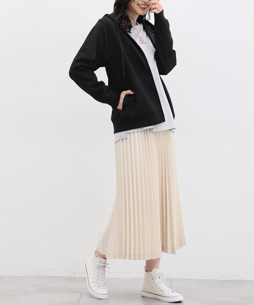 Honeys(ハニーズ)の「きれいめジップパーカー(パーカー・レディース・ブラック/ブラウン系その他/イエロー/グレー/スミクロ/ベージュ/ネイビー/グリーン/ピンク系その他・LL/3L/M/L/S)」の12枚目の写真