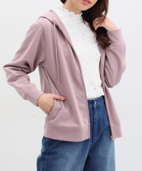 Honeys(ハニーズ)の「きれいめジップパーカー(パーカー・レディース・ブラック/ブラウン系その他/イエロー/グレー/スミクロ/ベージュ/ネイビー/グリーン/ピンク系その他・LL/3L/M/L/S)」の17枚目の写真