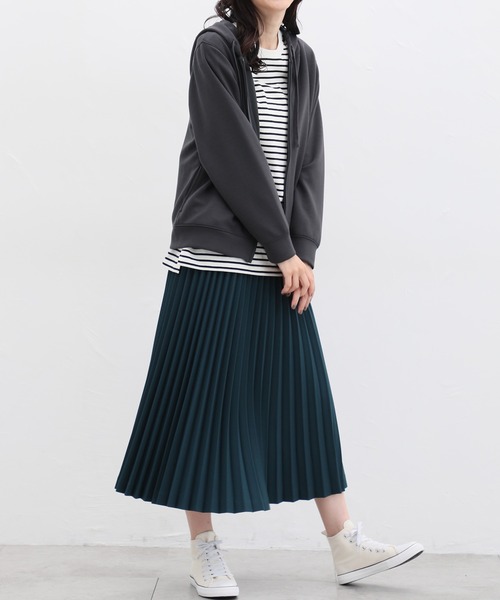 Honeys(ハニーズ)の「きれいめジップパーカー(パーカー・レディース・ブラック/ブラウン系その他/イエロー/グレー/スミクロ/ベージュ/ネイビー/グリーン/ピンク系その他・LL/3L/M/L/S)」の22枚目の写真