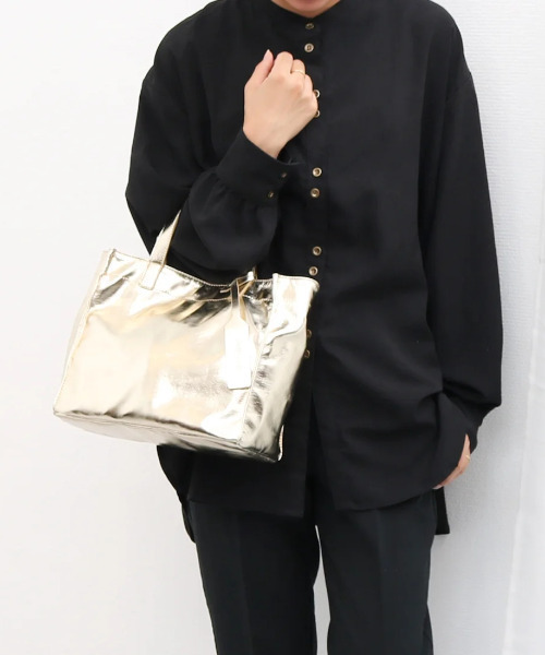 cache cache（カシュ カシュ）の「カシュカシュ cachecache / ソフトメタリックショッパートートS（トートバッグ・レディース・シルバー系その他/シルバー/ゴールド系その他・FREE）」の3枚目の写真