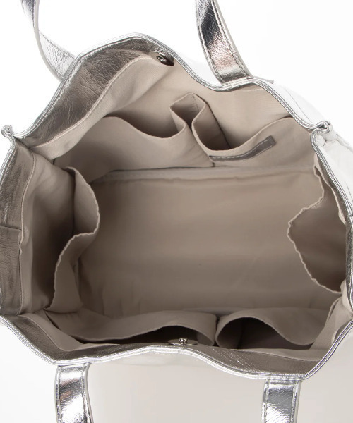 cache cache（カシュ カシュ）の「カシュカシュ cachecache / ソフトメタリックショッパートートS（トートバッグ・レディース・シルバー系その他/シルバー/ゴールド系その他・FREE）」の7枚目の写真