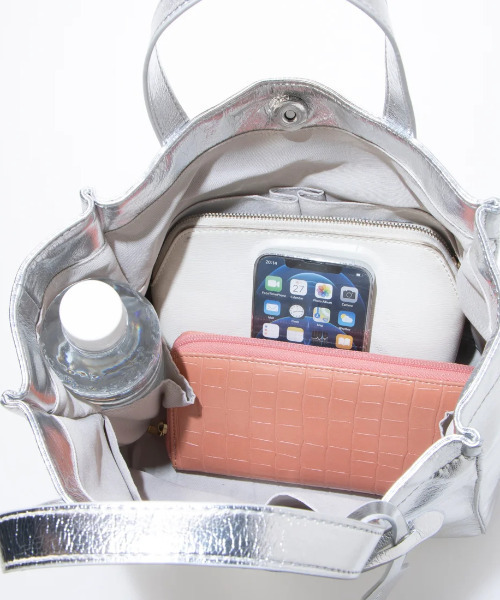 cache cache（カシュ カシュ）の「カシュカシュ cachecache / ソフトメタリックショッパートートS（トートバッグ・レディース・シルバー系その他/シルバー/ゴールド系その他・FREE）」の5枚目の写真