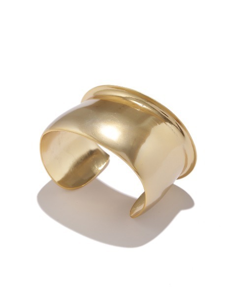 Mila Owen(ミラオーウェン)の「メタルボリュームカーブバングル(バングル/リストバンド・レディース・ゴールド/シルバー・FREE)」の3枚目の写真