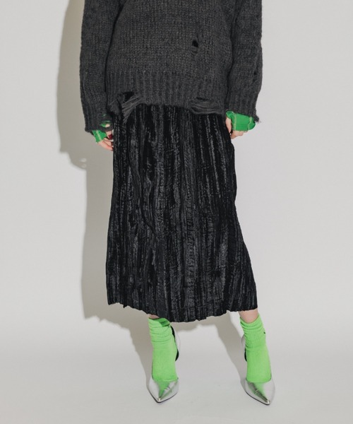 casane（カサネ）の「クラッシュベロアスカート（スカート・レディース・ブラック/グレー・FREE）」の2枚目の写真