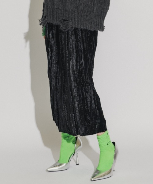 casane（カサネ）の「クラッシュベロアスカート（スカート・レディース・ブラック/グレー・FREE）」の4枚目の写真