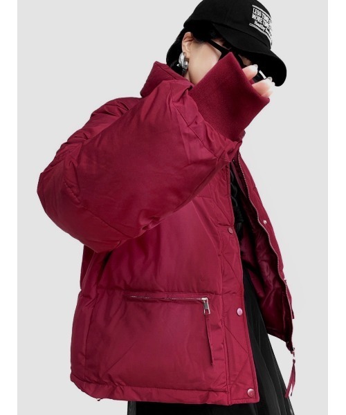 LVEU.（ラブユ.）の「【LVEU.】ショート中綿ブルゾン(Ai select) / アウター ブルゾン ジャンパー 中綿 ダウン ショート丈 暖かい ジャケット ブラック バーガンディ ワイン レッド（ダウンジャケット/コート・レディース・バーガンディー/ブラック・FREE）」の5枚目の写真