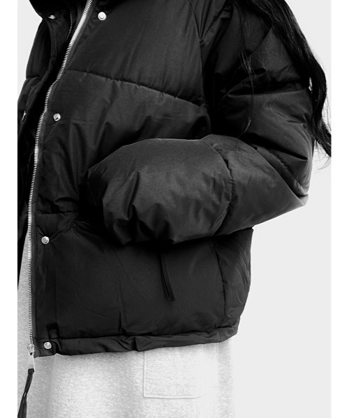 LVEU.（ラブユ.）の「【LVEU.】ショート中綿ブルゾン(Ai select) / アウター ブルゾン ジャンパー 中綿 ダウン ショート丈 暖かい ジャケット ブラック バーガンディ ワイン レッド（ダウンジャケット/コート・レディース・バーガンディー/ブラック・FREE）」の10枚目の写真