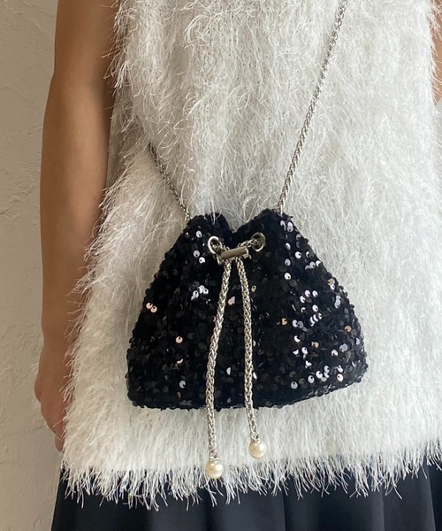 She's Closet(シーズクローゼット)の「スパンコールキラキラビジュー巾着ミニチェーンショルダーバッグ(ショルダーバッグ・レディース・ブラック/シルバー・FREE)」の6枚目の写真