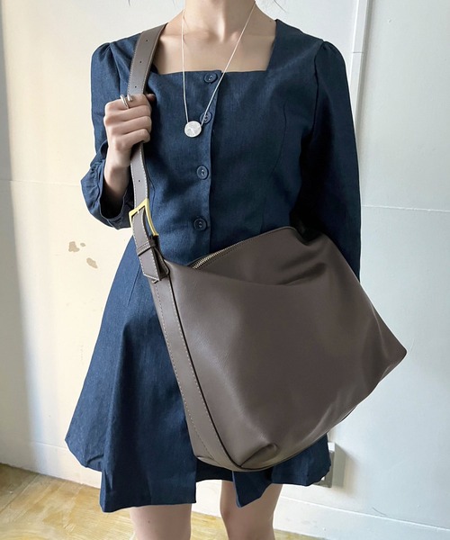 Jewelobe(ジュエローブ)の「シンセティックレザースクエアショルダーバッグ(ショルダーバッグ・レディース・ブラック/グレー・FREE)」の3枚目の写真