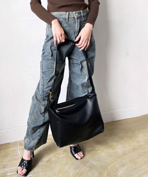 Jewelobe(ジュエローブ)の「シンセティックレザースクエアショルダーバッグ(ショルダーバッグ・レディース・ブラック/グレー・FREE)」の13枚目の写真