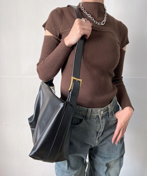 Jewelobe(ジュエローブ)の「シンセティックレザースクエアショルダーバッグ(ショルダーバッグ・レディース・ブラック/グレー・FREE)」の16枚目の写真